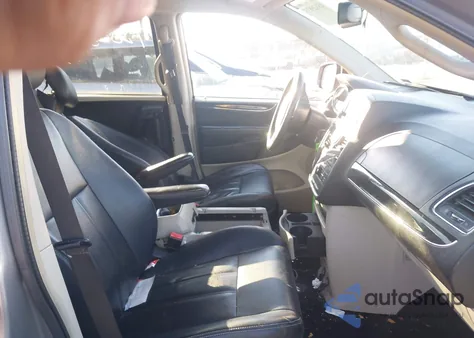 2016 Chrysler Town & Country Touring z USA, uszkodzony, nr VIN 2C4RC1BG9GR290172